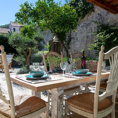 Garden House فيلة *