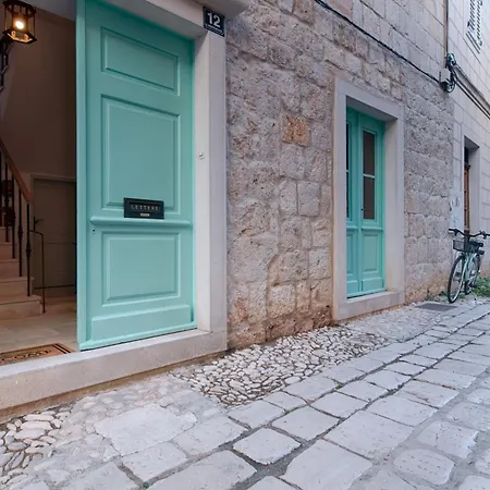 فيلة Garden House فيس
