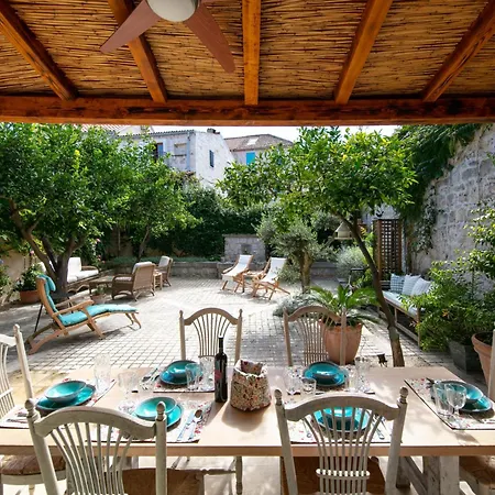 Garden House فيلة فيس