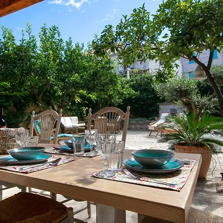 Garden House فيلة