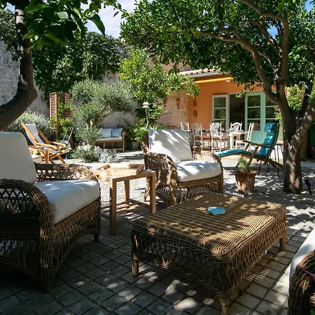 فيلة Garden House