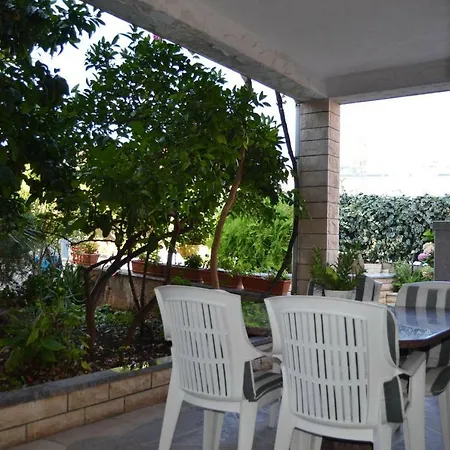 Garden House דירה