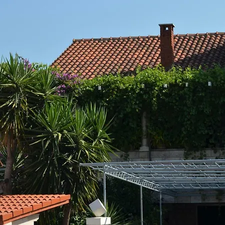 דירה Garden House